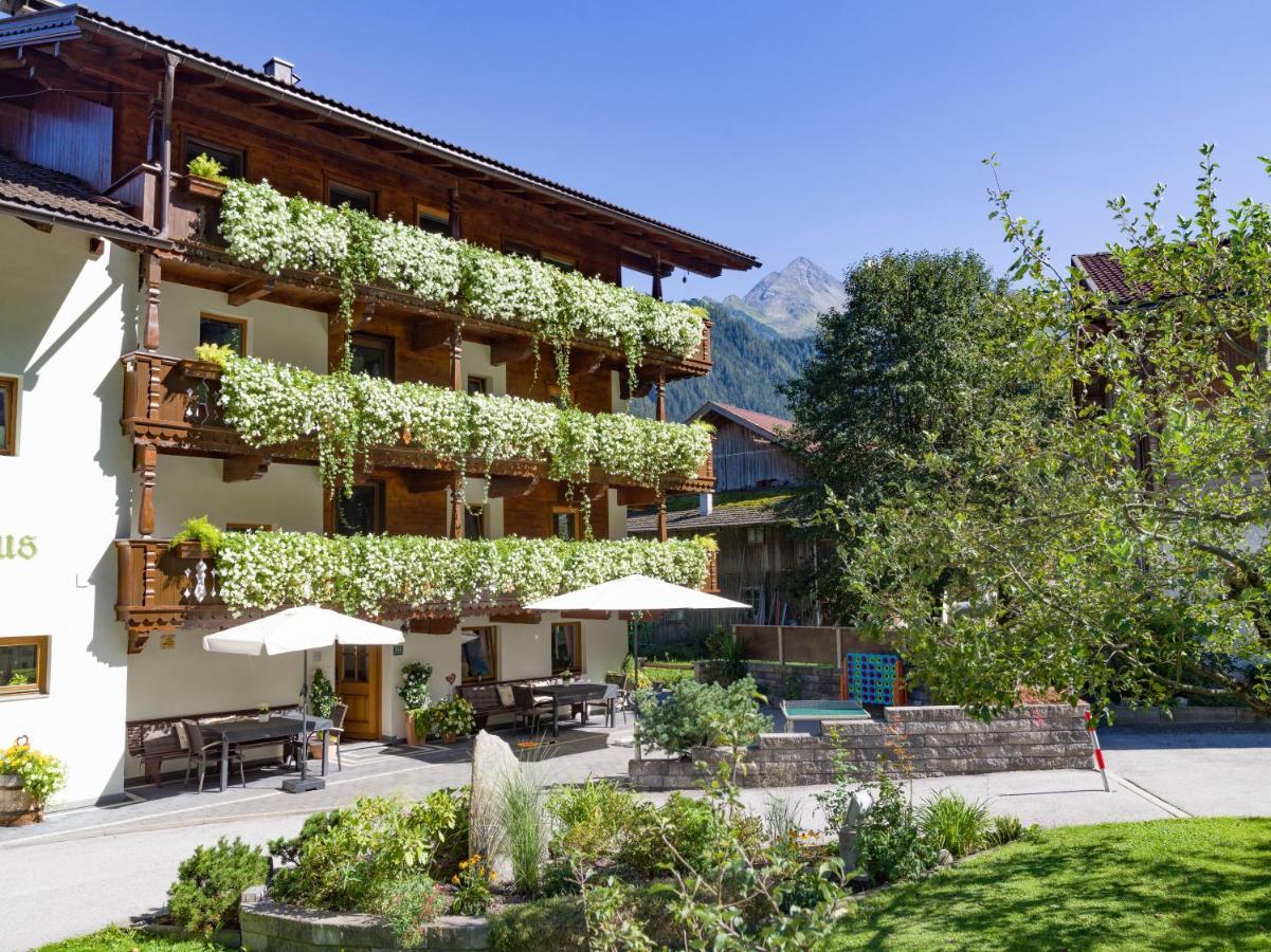Hof Neuhaus Apartment Mayrhofen Bagian luar foto