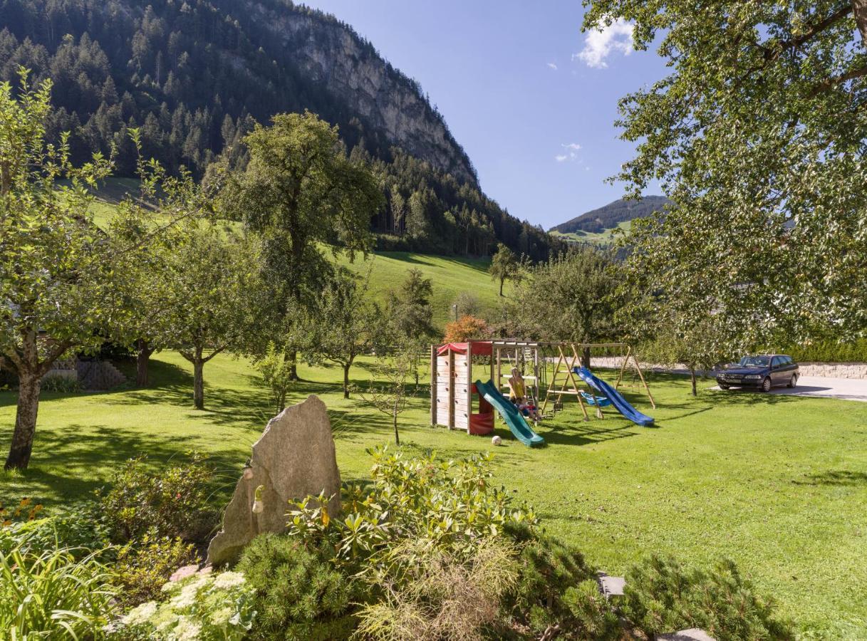 Hof Neuhaus Apartment Mayrhofen Bagian luar foto