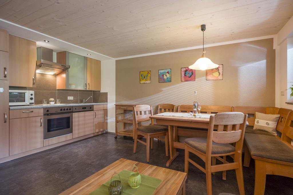 Hof Neuhaus Apartment Mayrhofen Bagian luar foto