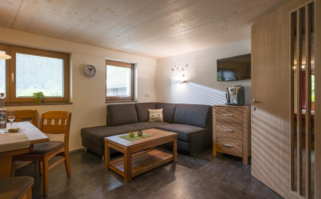 Hof Neuhaus Apartment Mayrhofen Bagian luar foto