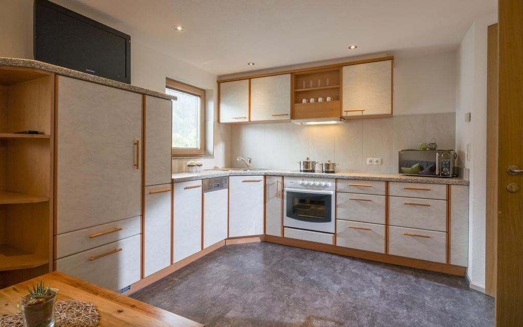 Hof Neuhaus Apartment Mayrhofen Bagian luar foto